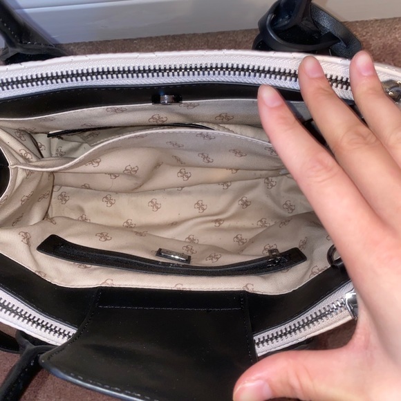 Guess Bag - Picture 8 of 10
